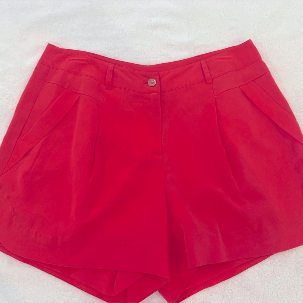 NWT Annie Griffin Scotty Short. Red. Size 10.
